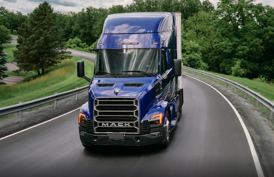 nuevo Mack Anthem